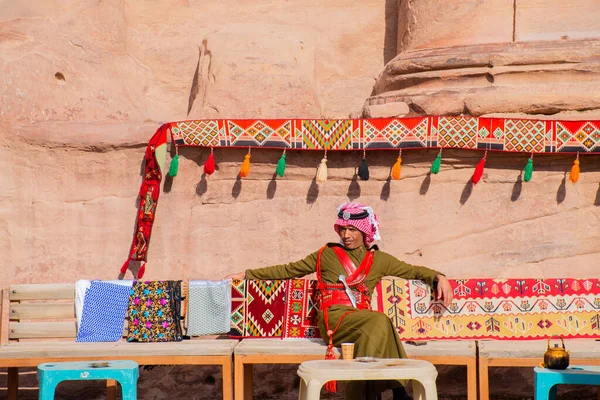 Петра Иордания Марта 2019 Года Человек Традиционной Одежде Иордании Древнем — стоковое фото