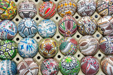 Elle boyanmış Romen kırsal Paskalya yumurtaları