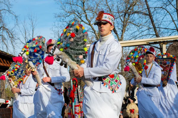 루마니아 부쿠레슈티 2019 반도의 크리스마스 전통적 집시같은 루마니아 무용수와 배우들 — 스톡 사진