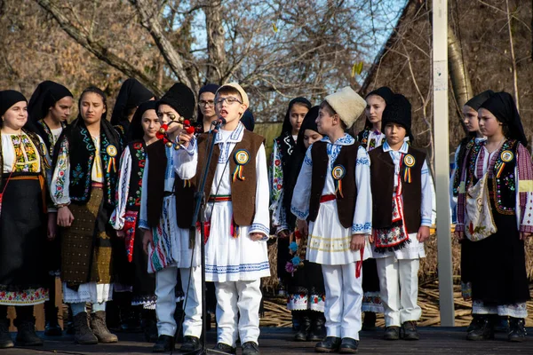 Boekarest Roemenië December 2019 Kerstfeest Balkan Roemeense Dansers Acteurs Traditionele — Stockfoto