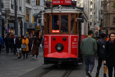 İstanbul, Türkiye, 20.12.2019: İstiklal Caddesi ve Taksim