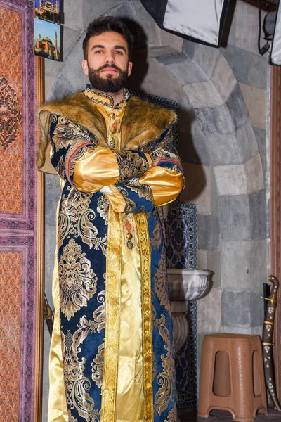 Turkiet Istanbul 2019 Man Klädd Sultan Outfit Traditionella Kläder Istanbul — Stockfoto