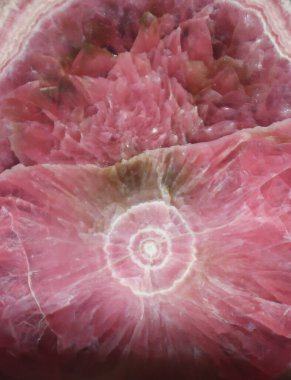 Farklı kaya dokuları, maviden pembeye birçok renk, beyaz, koyu, yeşil, mor. Arka plan görselleri için ideal. Parlak, elmas, yıldız, lüks konsept