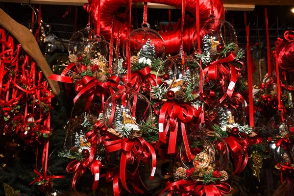 Kerstboom Ornament Decoratie Rode Linten Schattige Engeltjes Voor Opknoping Boom — Stockfoto