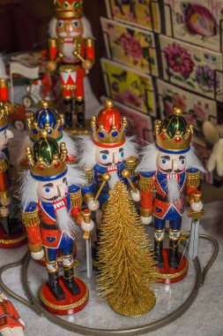 Avusturya, Viyana 'daki Noel festivali fuarında satılık Fındıkkıran Ordusu. Geleneksel tahta heykel ya da ünlü asker oyunu Ceaikovski. Alman sokak Xmas Fuarı Avrupa 'da ahşap fındıkkıranlar ile