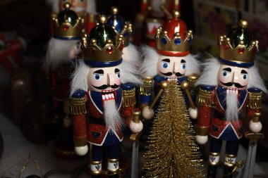 Avusturya, Viyana 'daki Noel festivali fuarında satılık Fındıkkıran Ordusu. Geleneksel tahta heykel ya da ünlü asker oyunu Ceaikovski. Alman sokak Xmas Fuarı Avrupa 'da ahşap fındıkkıranlar ile