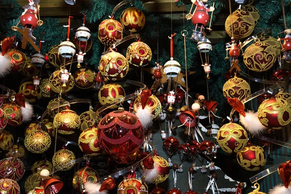 Juldekorationer Marknaden Wien Till Salu Julmarknad Västeuropa Wien Österrike Guldbollar — Stockfoto