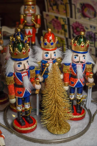 Army Nutcrackers Till Salu Julfestivalen Wien Österrike Traditionell Trästaty Eller — Stockfoto