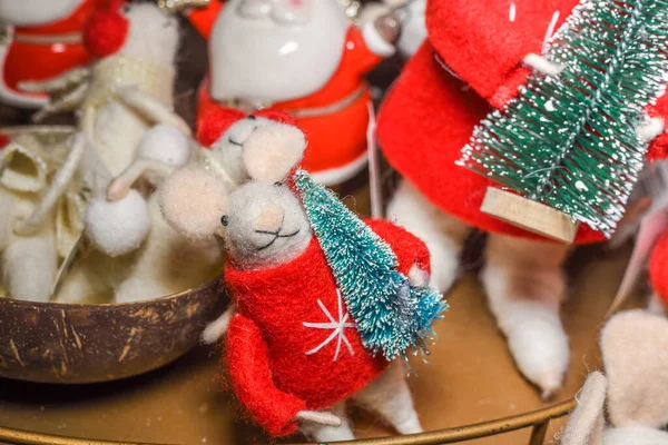 Decoración Ratón Juguete Sosteniendo Árbol Navidad Adorno Divertido Lindo Para — Foto de Stock