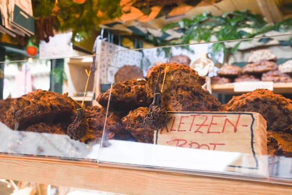 hamur meyveli ekmek ve fındık. Swabian 