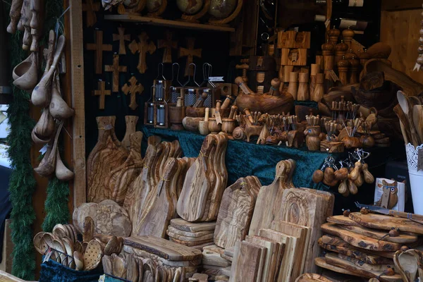 Dřevěné Řezací Desky Přírodního Dřeva Trhu Ručně Vyráběné Suvenýry Řemeslné — Stock fotografie