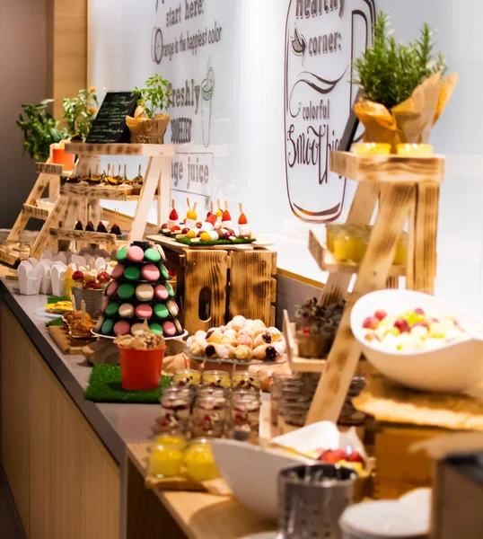 Candy Bar Jídlo Formou Bufetu Bazénu Během Hotelové Brunch Catering — Stock fotografie