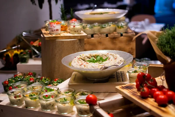 Zondag Brunch Menu Met Salades Vlees Kaas Groenten Tijdens Brunch — Stockfoto