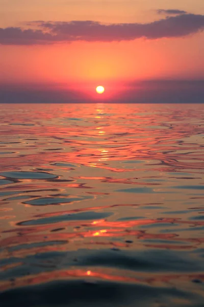 Belo pôr do sol na costa do mar — Fotografia de Stock