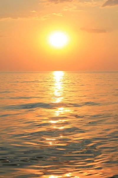 Beautiful sunset on the sea coast — Stock Photo, Image