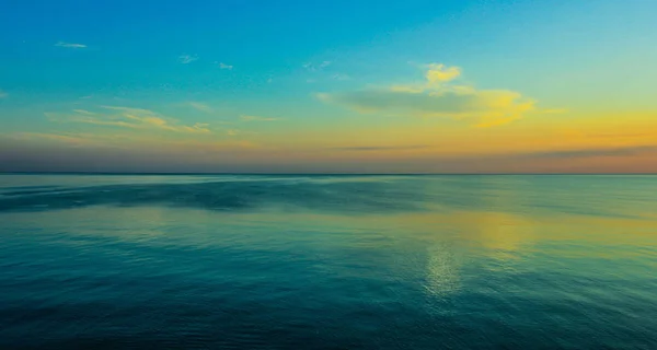 海沿いの美しい夕日 — ストック写真