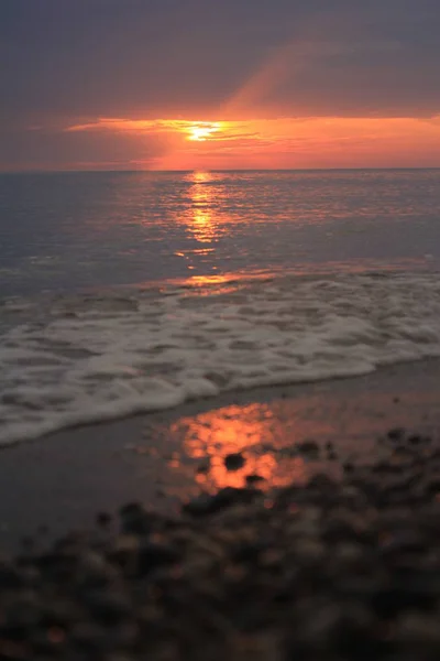 Beautiful sunset on the sea coast — Stock Photo, Image