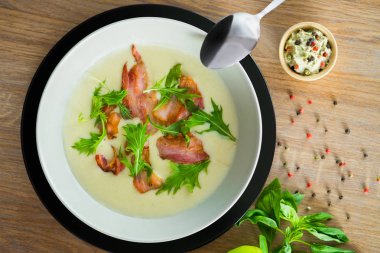 pastırma ile krem çorba