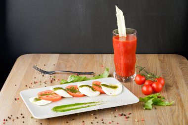 domates ve peynir snack 