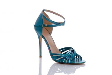 Turkuaz rengi sandaletler 