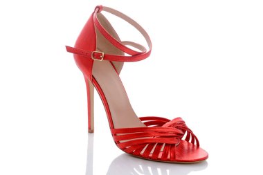 Kendine güvenen kadınlar için şık modern kırmızı sandalet