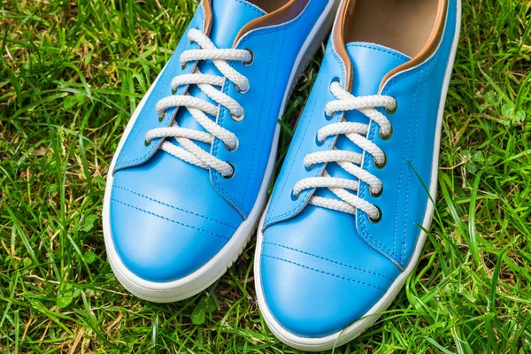 Modernos sapatos de renda azul — Fotografia de Stock
