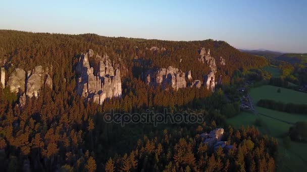 チェコ共和国で美しい砂岩の崖 — ストック動画