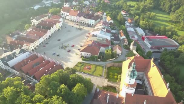 Légi felvétel szépen város november Msto Nad Metuj — Stock videók