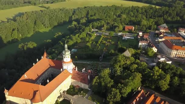 美しく市 11 月 Msto Nad Metuj の空中ショット — ストック動画
