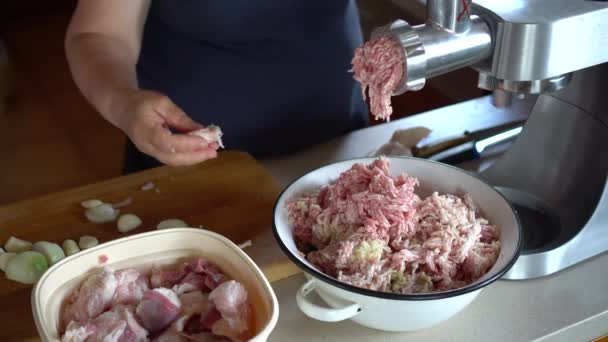 Шлифовка свинины — стоковое видео