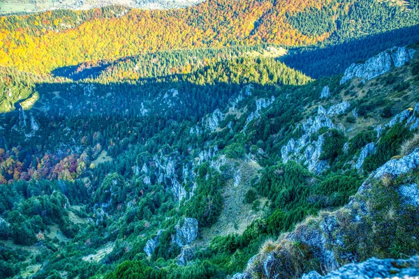 Mountains and hills with trees colored in autumn colors, Slovakia Mala Fatra — Stock Photo, Image