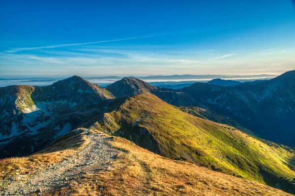 Piękne Tatry Zachodnie i ich wędrówki wokół Beranec, Ostry Rohac, Volovec, Hruby vrch — Zdjęcie stockowe