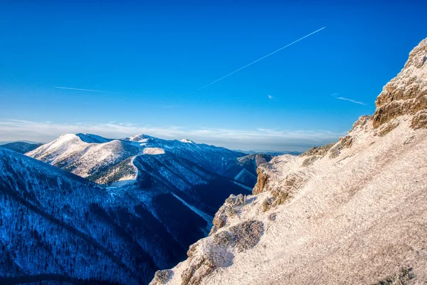 Zasněžené hory Muž Fatra na Slovensku při východu slunce, Velky Krivan — Stock fotografie
