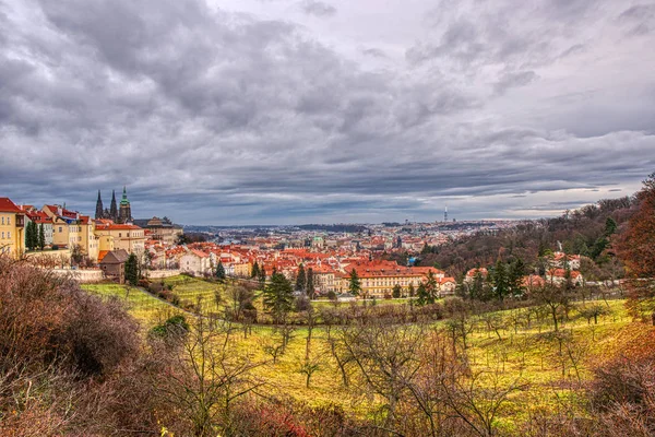 Прекрасный вид на Мала Страна в Праге, Малый город Праги — стоковое фото