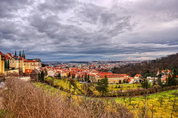 Прекрасный вид на Мала Страна в Праге, Малый город Праги — стоковое фото