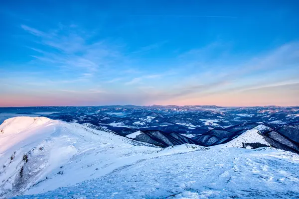 Mala Fatra, Slovakya 'daki güzel dağ manzarasının panoramik manzarası — Stok fotoğraf