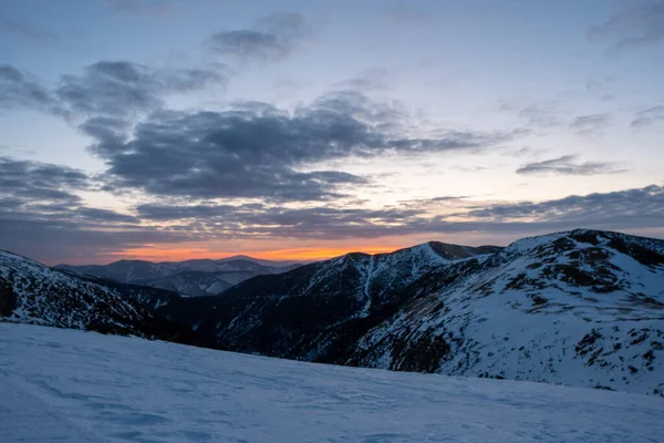 Blaue Stunde Vor Sonnenaufgang Schneebedeckten Bergen Slowakei Niedere Tatra Dumbier — Stockfoto