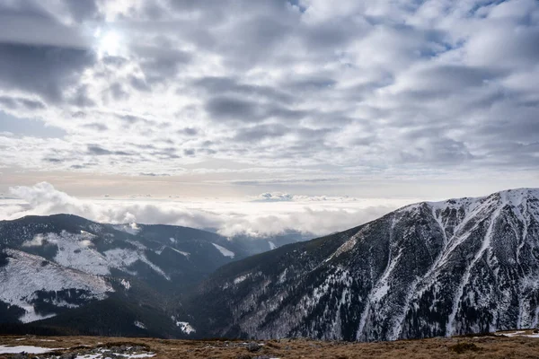 Sněhem Pokryté Hory Mraky Mlhou Údolí Nízké Tatry Dumbier Slovensko — Stock fotografie