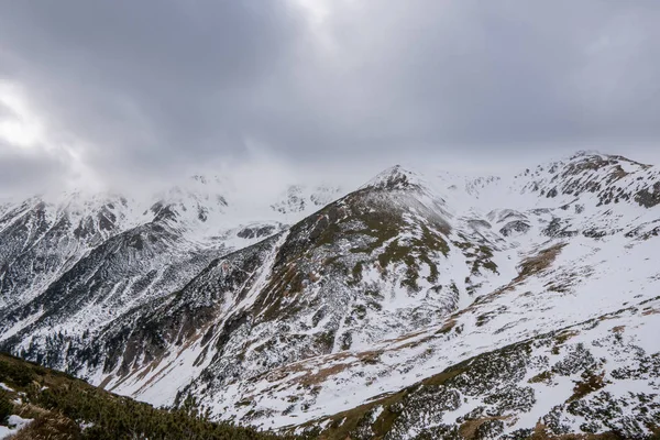Montagne Parzialmente Innevate Con Cielo Nuvoloso Slovacchia Bassi Tatras Polana — Foto Stock