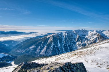 Slovakya 'nın Alçak Tatra Dağları Güneşli Gününde, Slovakya Alçak Tatraları, Skalka