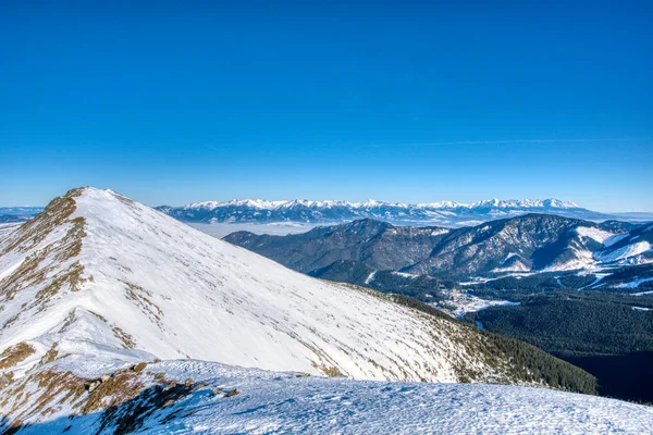 Snöiga Berg Klar Dag Bakgrunden Höga Tatra Slovakien Tatra — Stockfoto