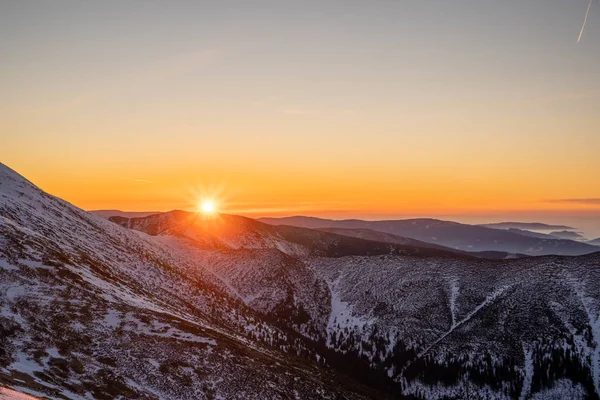 Sonnenaufgang Den Schneebedeckten Bergen Slowakei Niedere Tatra Dumbier — Stockfoto