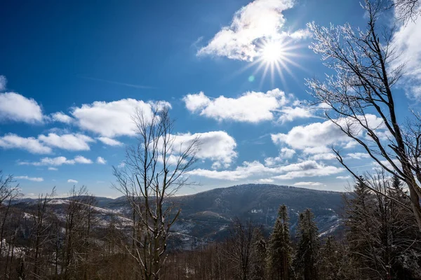 Hermoso Paisaje Invierno Las Montañas Con Sol Eslovaquia Beskids — Foto de Stock