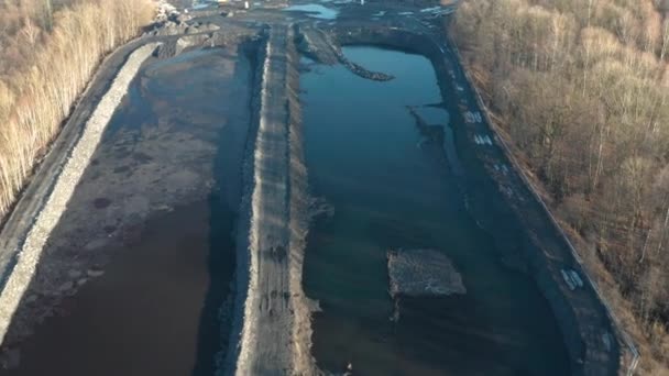 Vue Aérienne Des Boues Charbon Bassin Résidus Avec Pelles Bulldozer — Video