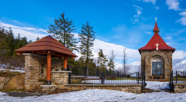 Capilla Las Montañas Para Culto Ocasional Con Bancos Invierno Hermoso — Foto de Stock