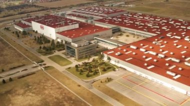 Yeni otomobiller üretmek için Avrupa 'daki büyük fabrikanın hava manzarası, Slovakya kia zilina 08.03.2020