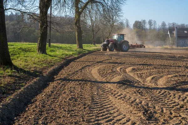 Ciągnik Pracujący Polu Zbiorów Czechy — Zdjęcie stockowe