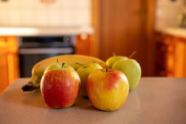 Apples Bananas Kitchen Counter Background Oven Door — Stock Photo, Image