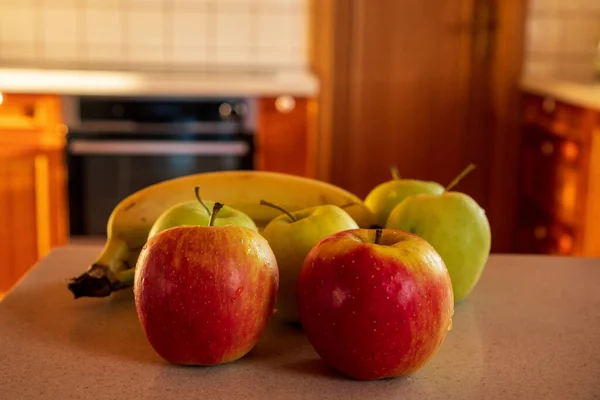 Apples Bananas Kitchen Counter Background Oven Door — Stock Photo, Image