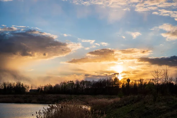 Захід Сонця Озері Чудовими Шахтами Видобутку Вугілля Неба Цех Карвіна — стокове фото